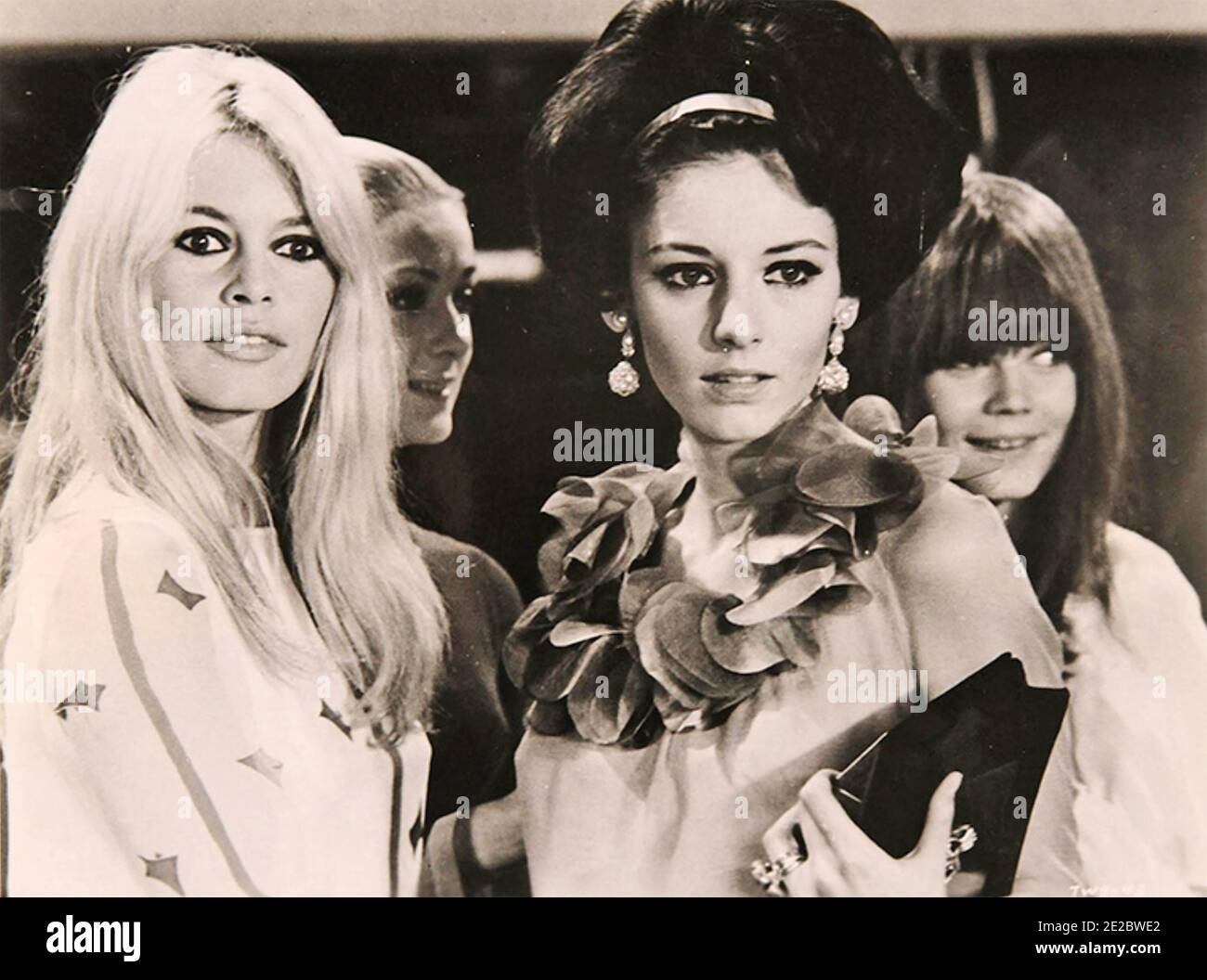 DUE SETTIMANE NEL SETTEMBRE 1967 Rank/Paramount Pictures film con Brigitte Bardot sulla sinistra Foto Stock