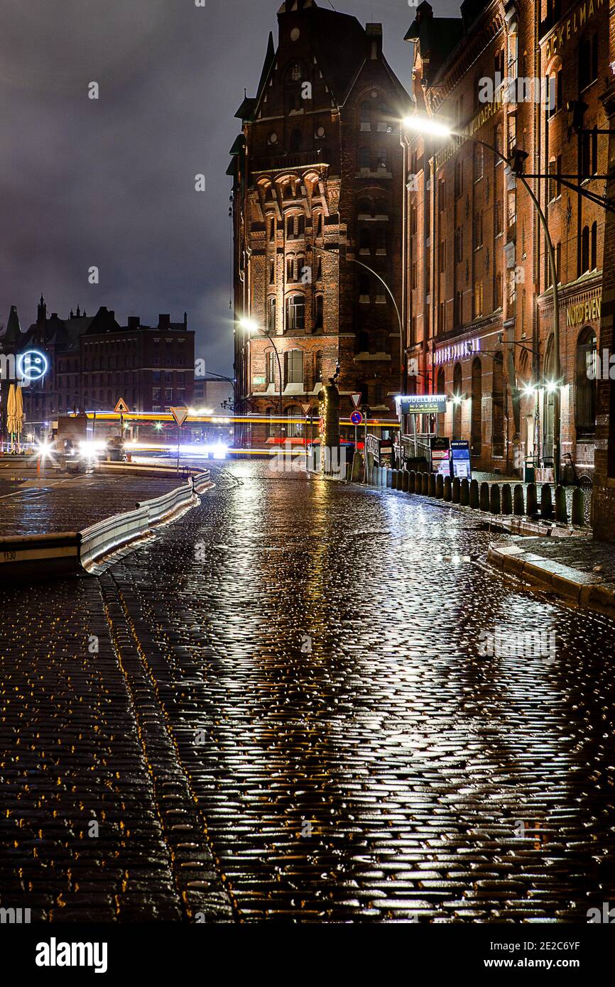 Speicherstadt di notte con triste sorriso Foto Stock
