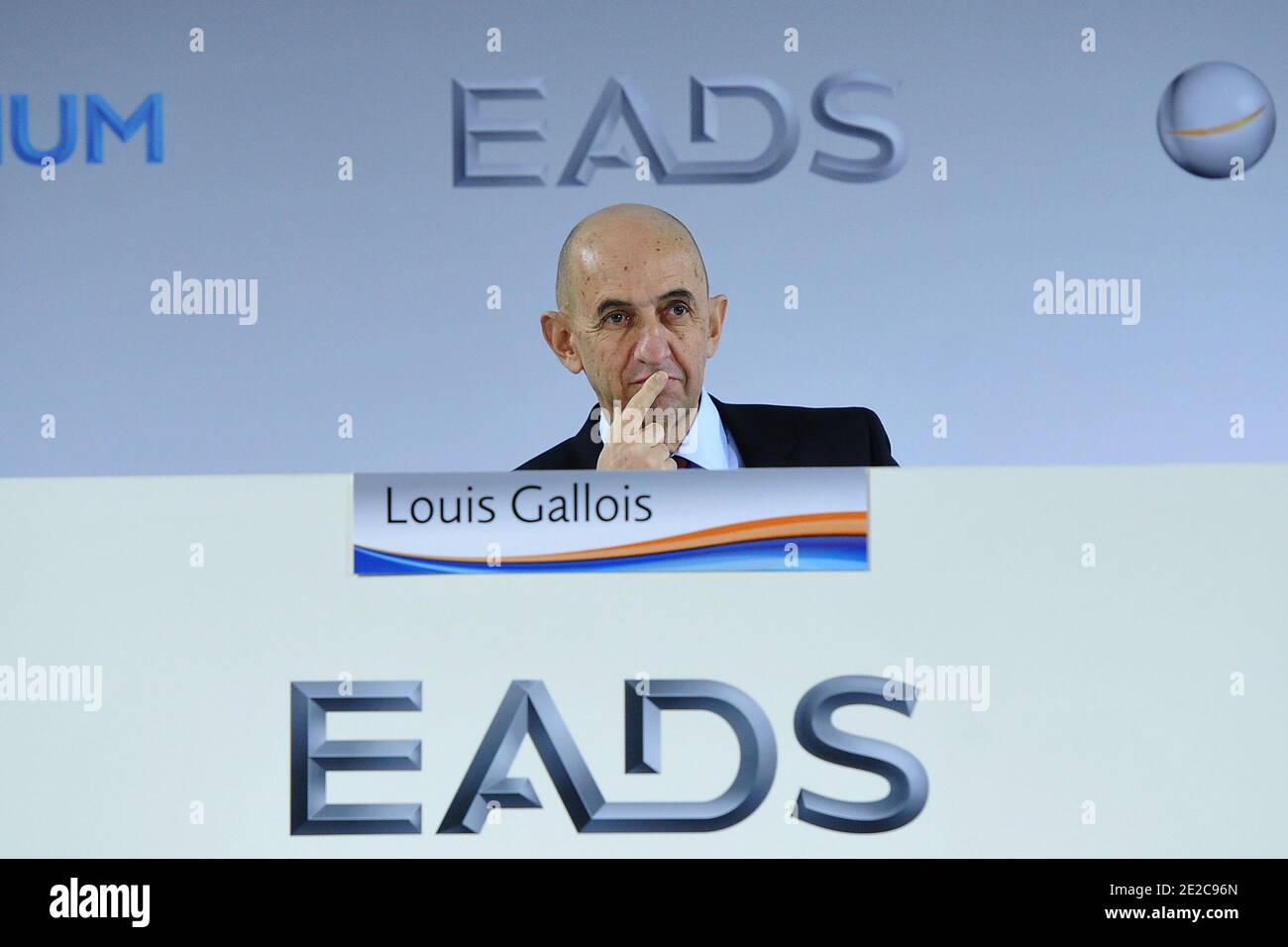 Louis Gallois, CEO di EADS, tiene una conferenza stampa ad Astrium, a Les Mureaux, vicino a Parigi, il 12 gennaio 2011. Foto di Nicolas Gouhier/ABACAPRESS.COM Foto Stock