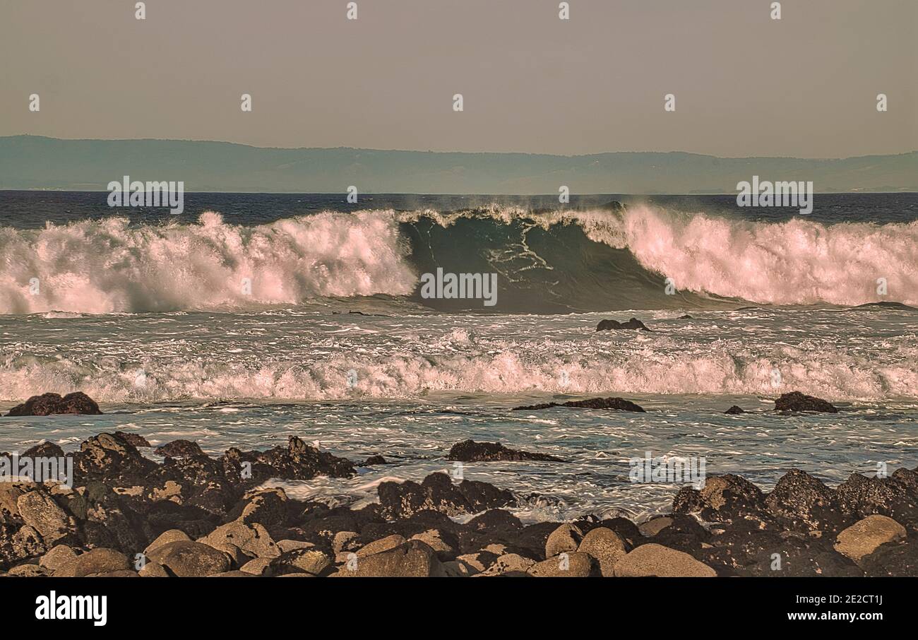 Surf break sulla baia di Monterey a Pacific Grove, California, Stati Uniti Foto Stock
