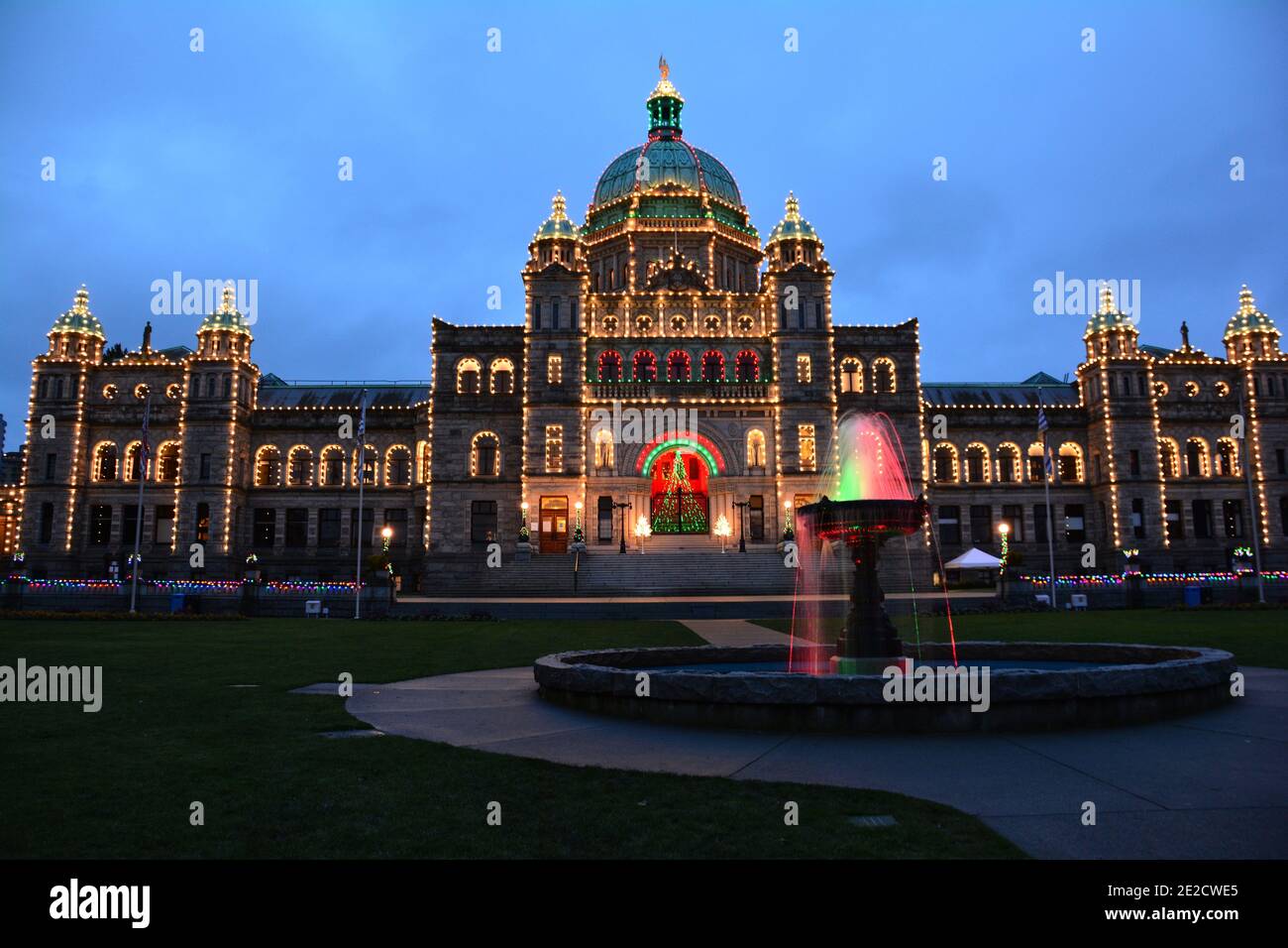Edifici del Parlamento a Victoria BC, Canada a Natale in città. Foto Stock