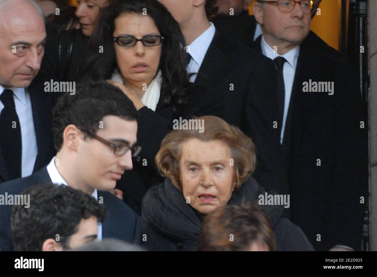 File poto di Liliane Bettencourt, sua figlia Francoise Bettencourt Meyers, Jean-Pierre Meyers e suo nipote Jean-Victor Meyers visto al funerale di Andre Bettencourt a Neuilly, Francia il 22 novembre 2007. Liliane Bettencourt, che è la donna più ricca della Francia, si trova nel mezzo di un procedimento giudiziario con sua figlia Francoise Meyers per un miliardo di euro donati al fotografo Francois Marie Banier. Foto di Ammar Abd Rabbo/ABACAPRESS.COM Foto Stock