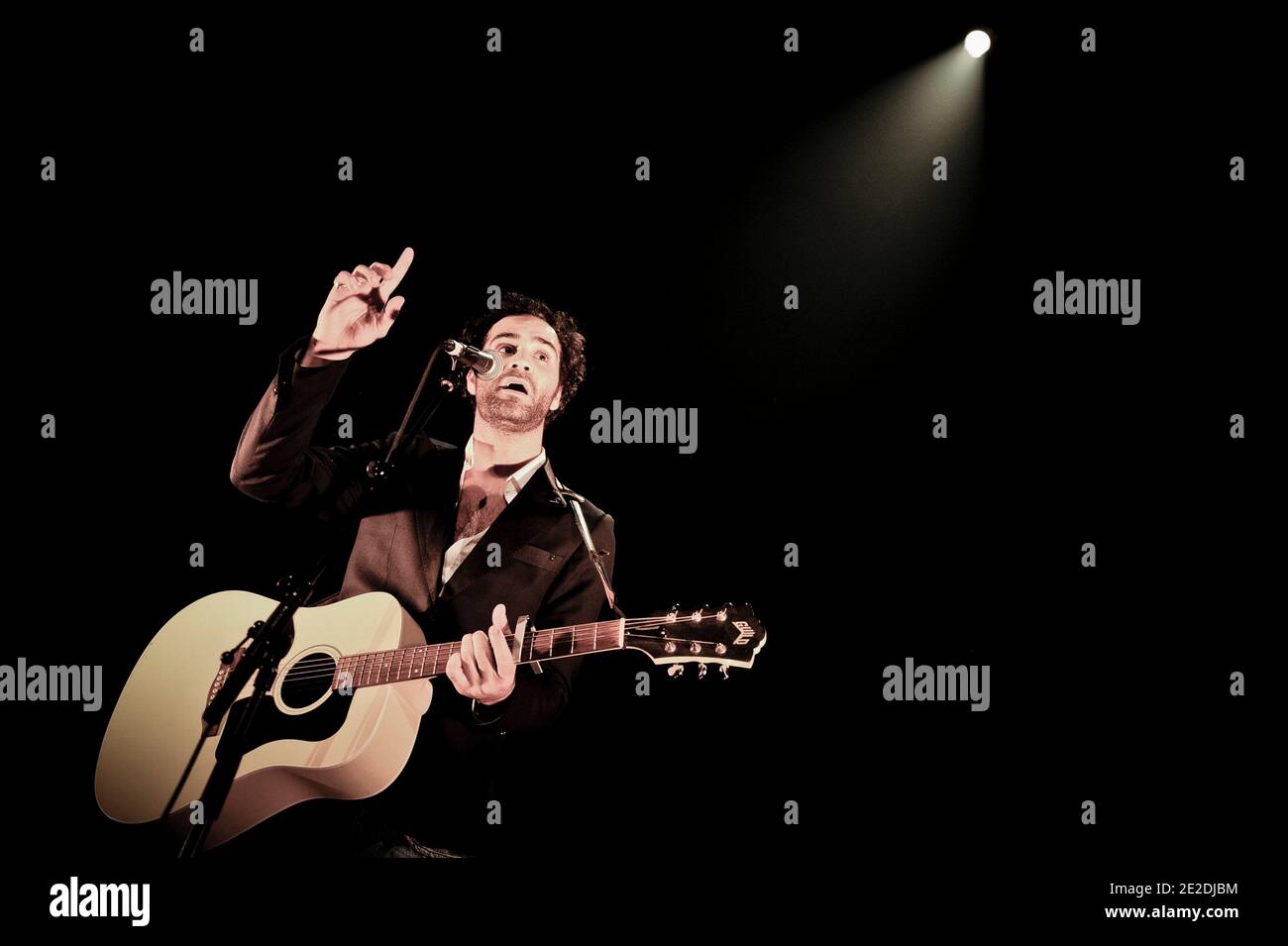 Ycare si esibisce dal vivo al le Cafe de la Danse di Parigi, in Francia, il 9 novembre 2011. Foto di Nicolas Gouhier/ABACAPRESS.COM Foto Stock