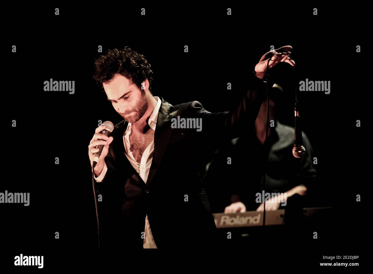 Ycare si esibisce dal vivo al le Cafe de la Danse di Parigi, in Francia, il 9 novembre 2011. Foto di Nicolas Gouhier/ABACAPRESS.COM Foto Stock