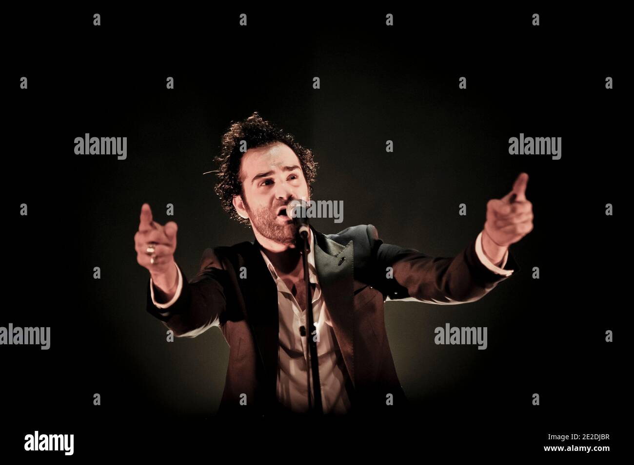 Ycare si esibisce dal vivo al le Cafe de la Danse di Parigi, in Francia, il 9 novembre 2011. Foto di Nicolas Gouhier/ABACAPRESS.COM Foto Stock