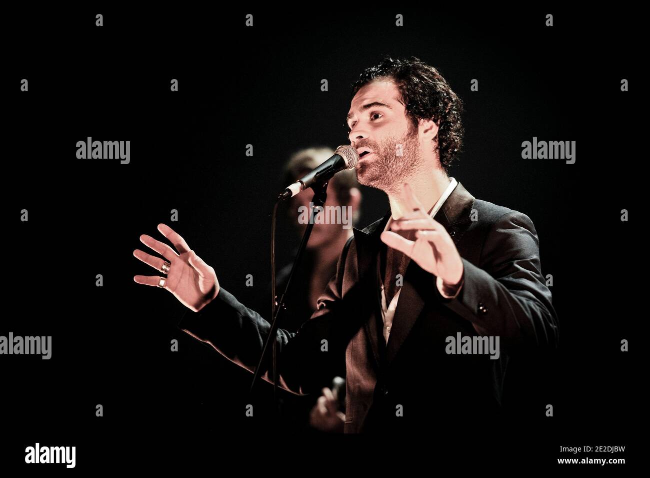 Ycare si esibisce dal vivo al le Cafe de la Danse di Parigi, in Francia, il 9 novembre 2011. Foto di Nicolas Gouhier/ABACAPRESS.COM Foto Stock