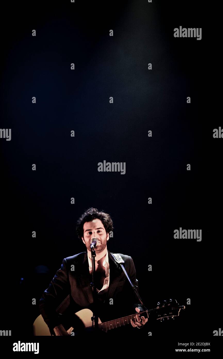 Ycare si esibisce dal vivo al le Cafe de la Danse di Parigi, in Francia, il 9 novembre 2011. Foto di Nicolas Gouhier/ABACAPRESS.COM Foto Stock