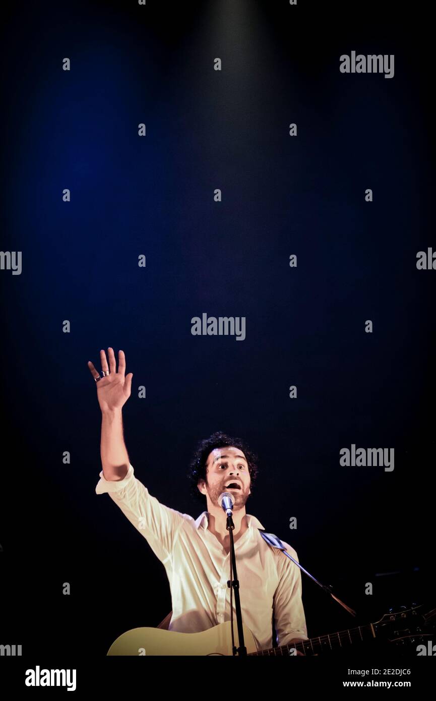 Ycare si esibisce dal vivo al le Cafe de la Danse di Parigi, in Francia, il 9 novembre 2011. Foto di Nicolas Gouhier/ABACAPRESS.COM Foto Stock