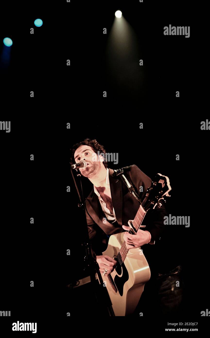 Ycare si esibisce dal vivo al le Cafe de la Danse di Parigi, in Francia, il 9 novembre 2011. Foto di Nicolas Gouhier/ABACAPRESS.COM Foto Stock