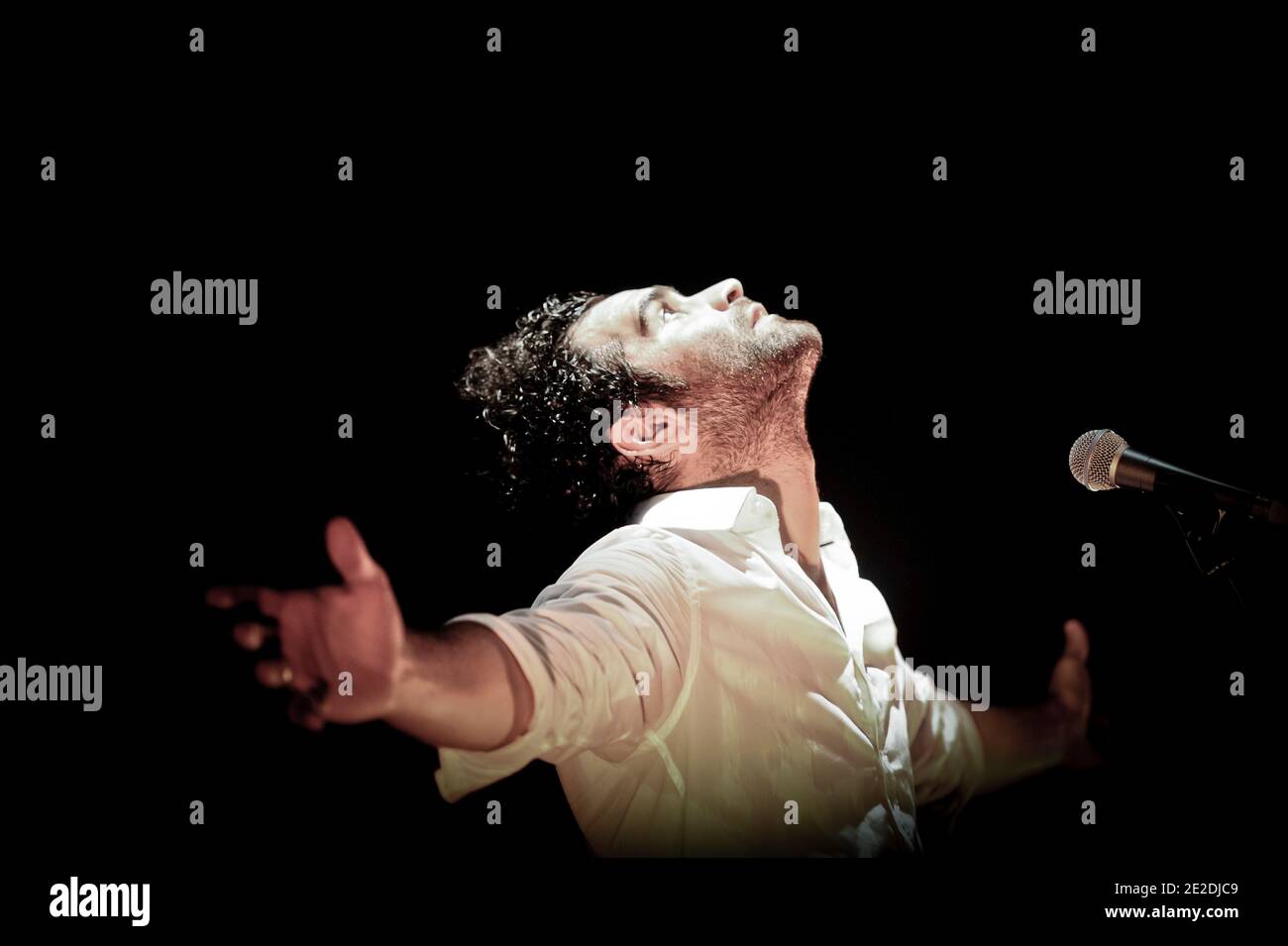 Ycare si esibisce dal vivo al le Cafe de la Danse di Parigi, in Francia, il 9 novembre 2011. Foto di Nicolas Gouhier/ABACAPRESS.COM Foto Stock