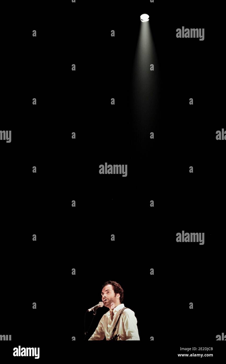 Ycare si esibisce dal vivo al le Cafe de la Danse di Parigi, in Francia, il 9 novembre 2011. Foto di Nicolas Gouhier/ABACAPRESS.COM Foto Stock