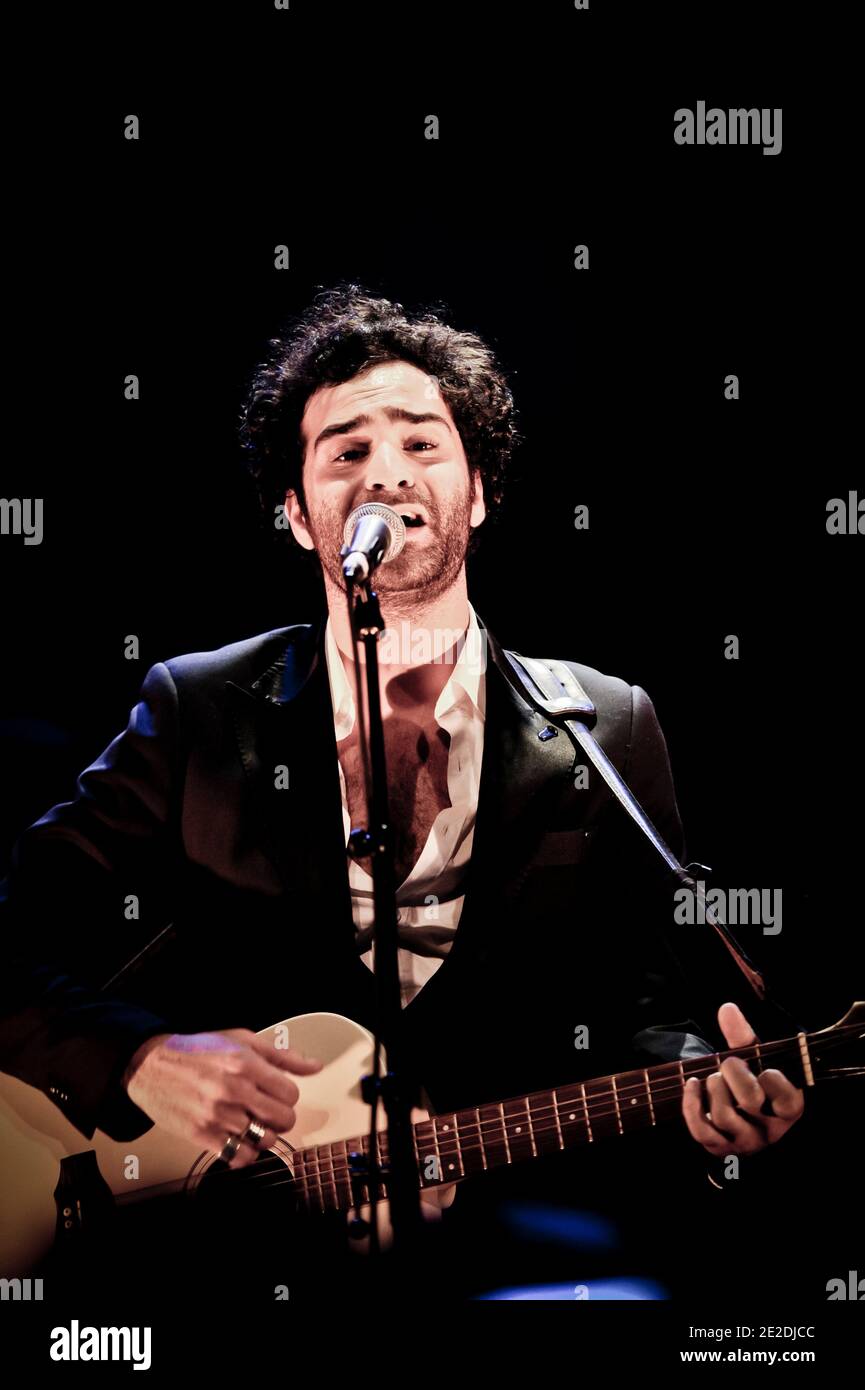 Ycare si esibisce dal vivo al le Cafe de la Danse di Parigi, in Francia, il 9 novembre 2011. Foto di Nicolas Gouhier/ABACAPRESS.COM Foto Stock