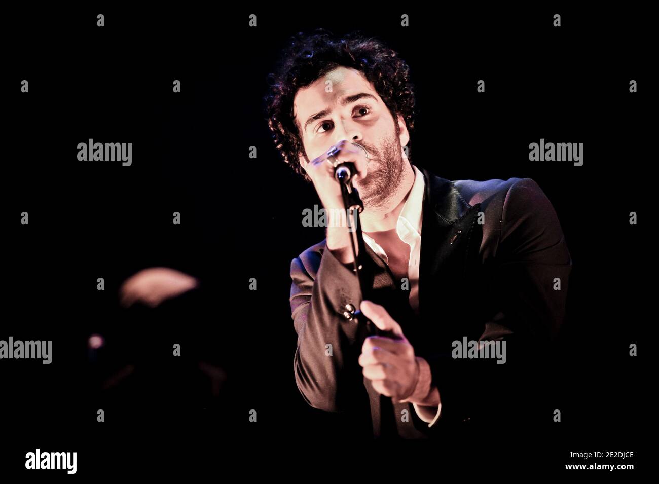 Ycare si esibisce dal vivo al le Cafe de la Danse di Parigi, in Francia, il 9 novembre 2011. Foto di Nicolas Gouhier/ABACAPRESS.COM Foto Stock