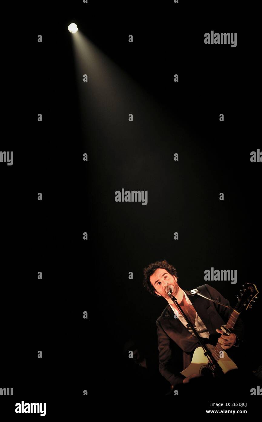 Ycare si esibisce dal vivo al le Cafe de la Danse di Parigi, in Francia, il 9 novembre 2011. Foto di Nicolas Gouhier/ABACAPRESS.COM Foto Stock