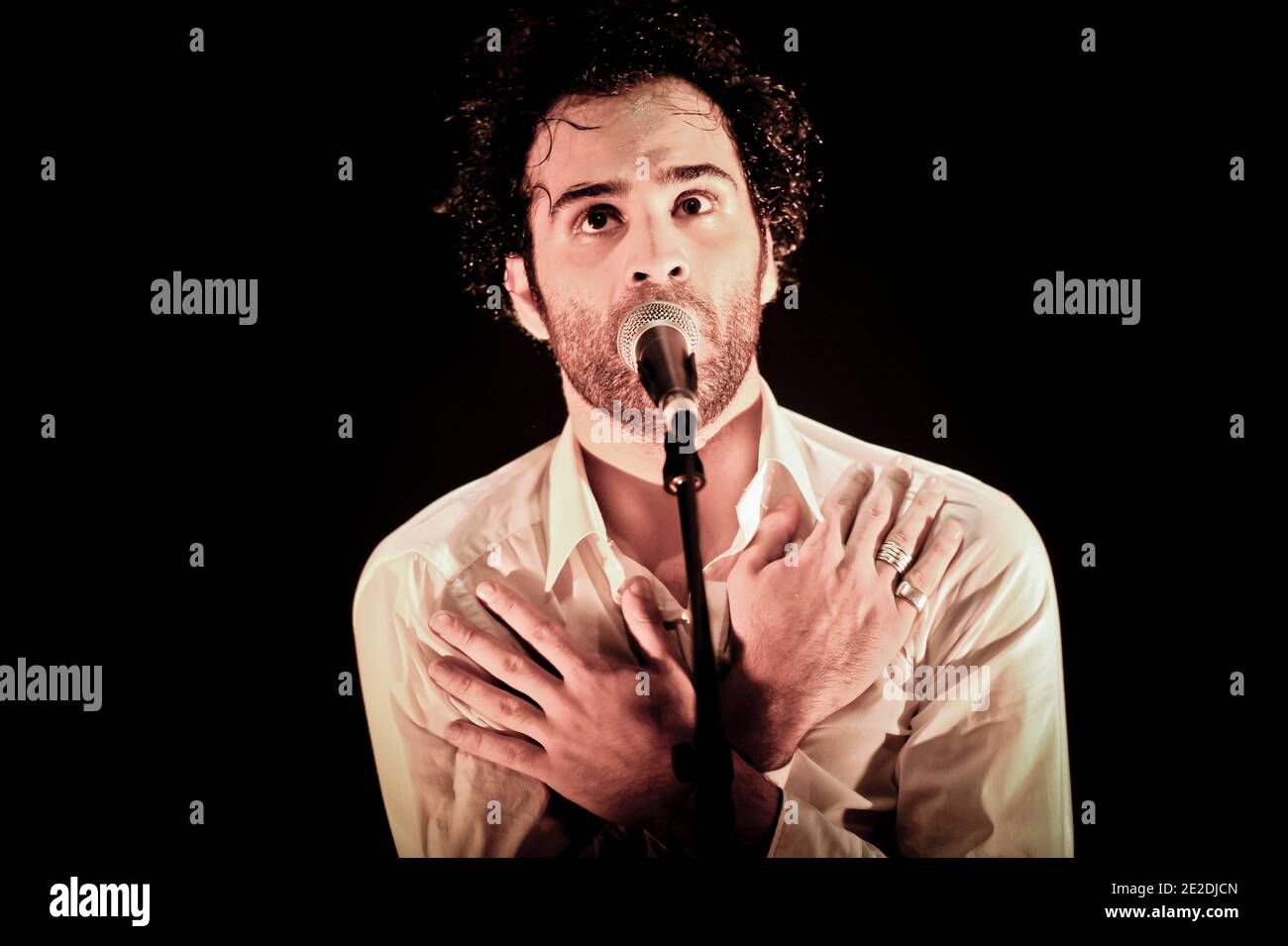 Ycare si esibisce dal vivo al le Cafe de la Danse di Parigi, in Francia, il 9 novembre 2011. Foto di Nicolas Gouhier/ABACAPRESS.COM Foto Stock