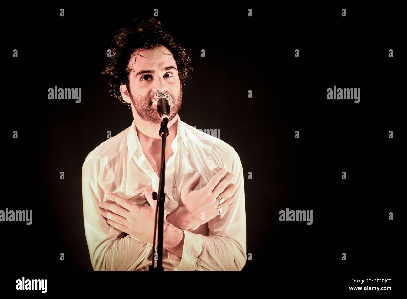 Ycare si esibisce dal vivo al le Cafe de la Danse di Parigi, in Francia, il 9 novembre 2011. Foto di Nicolas Gouhier/ABACAPRESS.COM Foto Stock