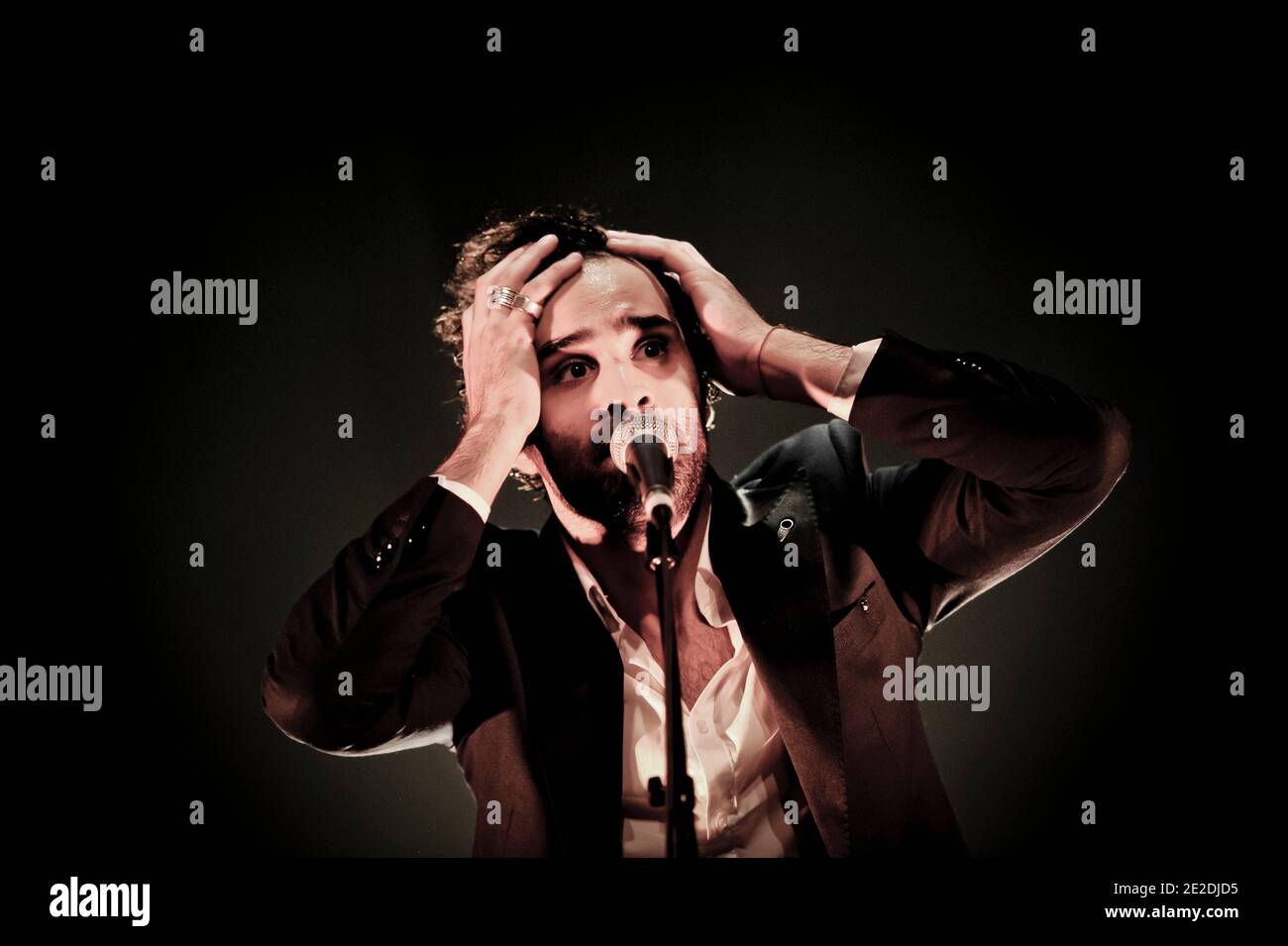 Ycare si esibisce dal vivo al le Cafe de la Danse di Parigi, in Francia, il 9 novembre 2011. Foto di Nicolas Gouhier/ABACAPRESS.COM Foto Stock