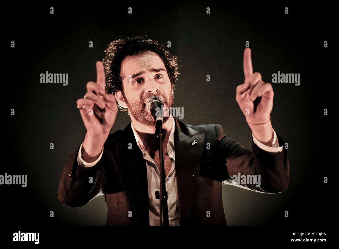 Ycare si esibisce dal vivo al le Cafe de la Danse di Parigi, in Francia, il 9 novembre 2011. Foto di Nicolas Gouhier/ABACAPRESS.COM Foto Stock