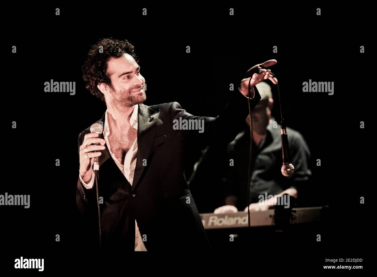 Ycare si esibisce dal vivo al le Cafe de la Danse di Parigi, in Francia, il 9 novembre 2011. Foto di Nicolas Gouhier/ABACAPRESS.COM Foto Stock