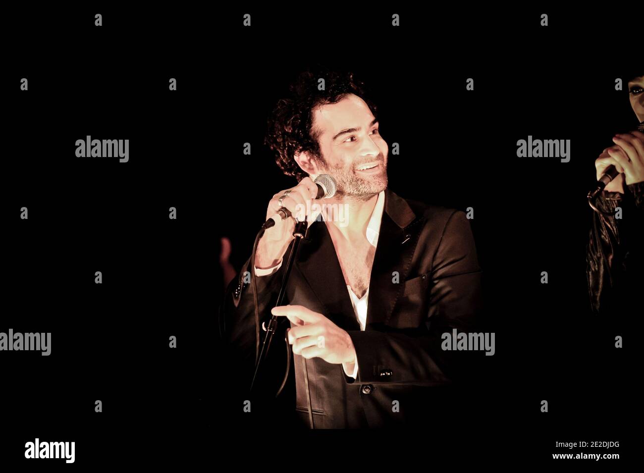 Ycare si esibisce dal vivo al le Cafe de la Danse di Parigi, in Francia, il 9 novembre 2011. Foto di Nicolas Gouhier/ABACAPRESS.COM Foto Stock