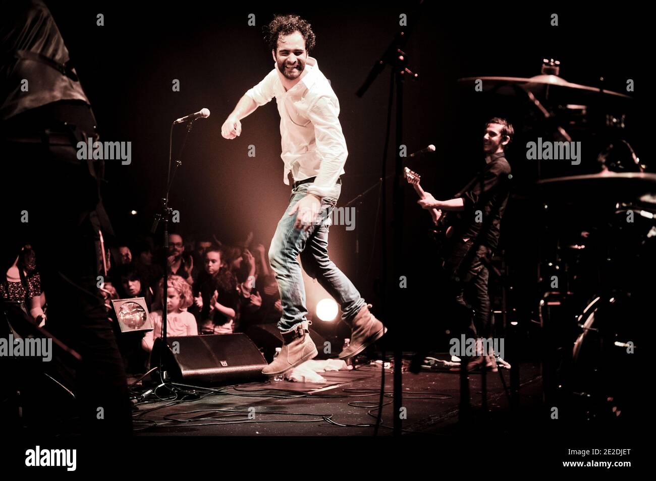 Ycare si esibisce dal vivo al le Cafe de la Danse di Parigi, in Francia, il 9 novembre 2011. Foto di Nicolas Gouhier/ABACAPRESS.COM Foto Stock