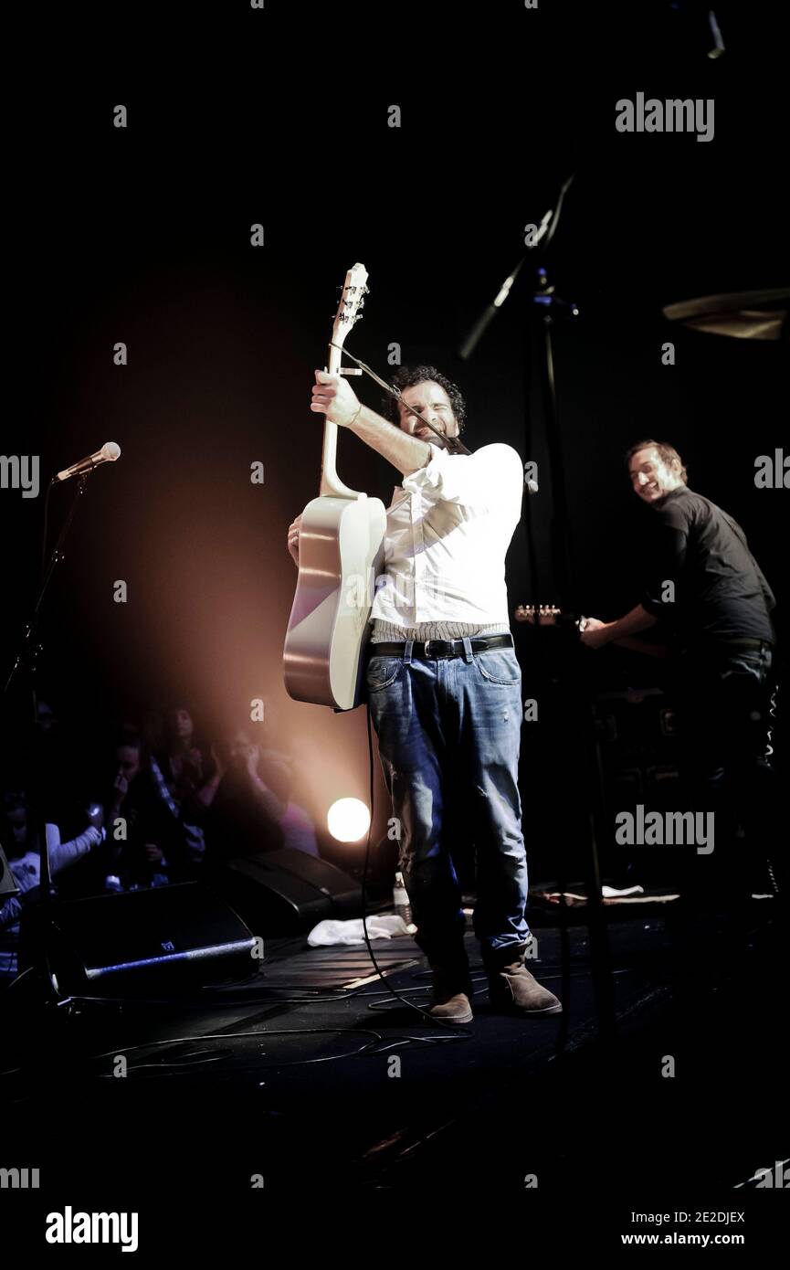 Ycare si esibisce dal vivo al le Cafe de la Danse di Parigi, in Francia, il 9 novembre 2011. Foto di Nicolas Gouhier/ABACAPRESS.COM Foto Stock