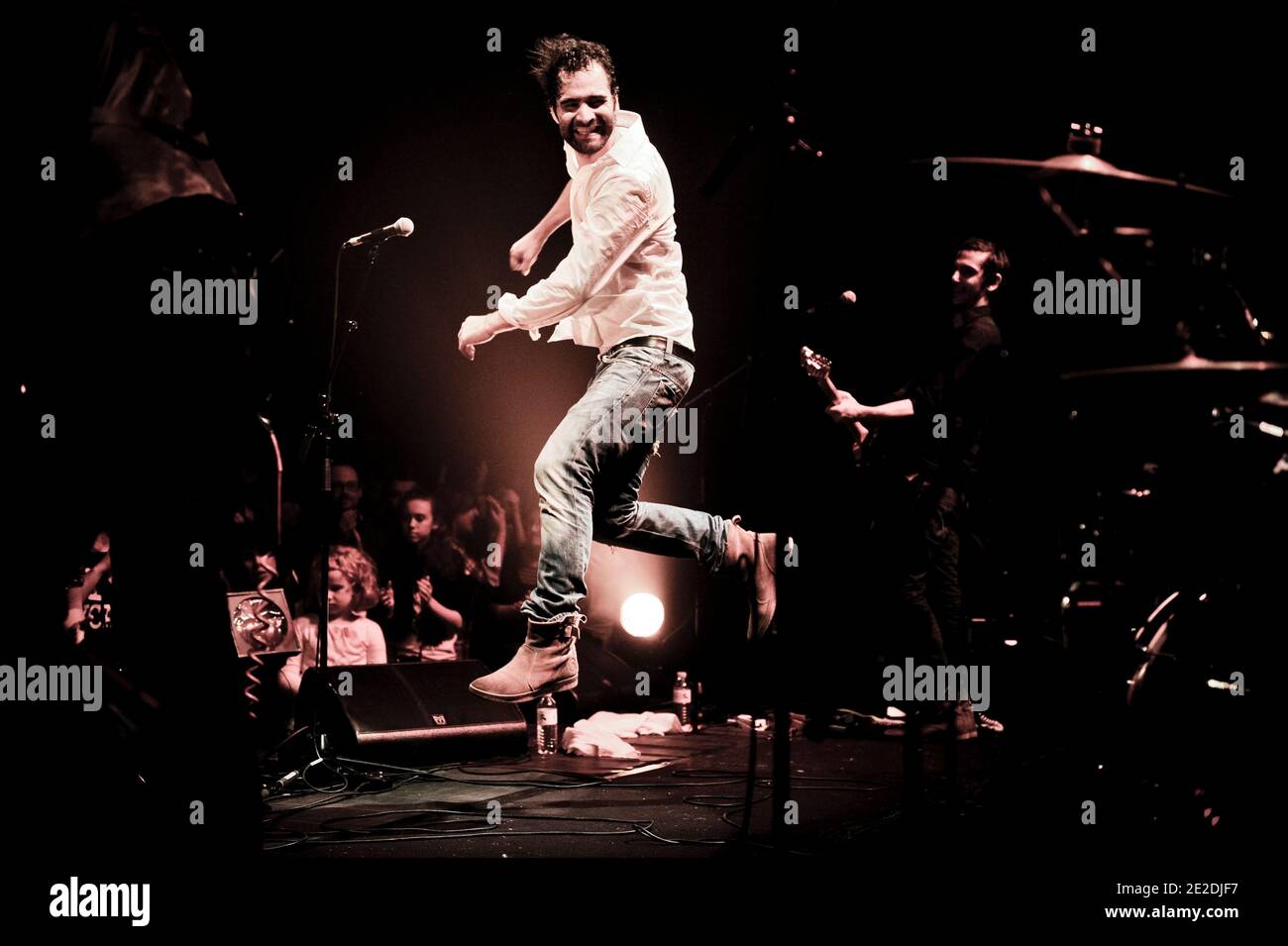 Ycare si esibisce dal vivo al le Cafe de la Danse di Parigi, in Francia, il 9 novembre 2011. Foto di Nicolas Gouhier/ABACAPRESS.COM Foto Stock