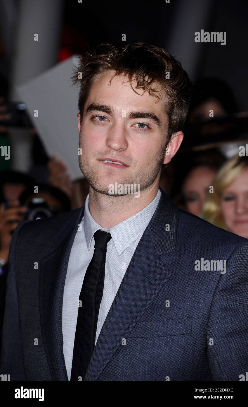 Robert Pattinson partecipa alla prima di Summit Entertainment 'The Twilight Saga: Breaking Dawn - Part 1' tenutasi al Nokia Theatre di Los Angeles, CA, USA il 14 novembre 2011. Foto di Lionel Hahn/ABACAPRESS.COM Foto Stock