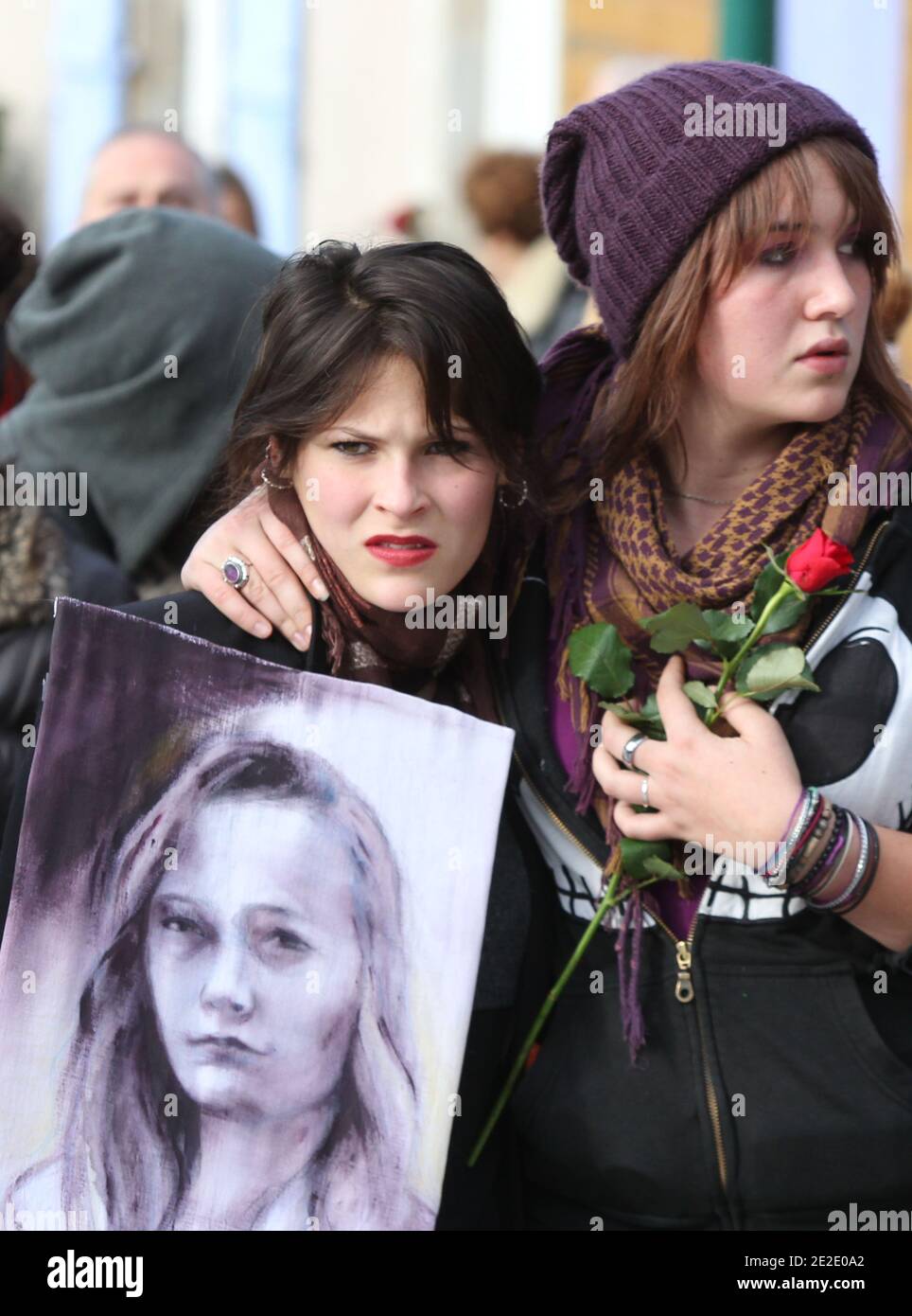 Marche blanche à la mémoire de Agnes Marin collégienne de 13 ans, violée et assassinée le 16 novembre par un lycéen de son établissement. Le Chambon sur lignon 20 Novembre 2011. Foto di Vincent Dargent/ABACAPRESS.COM Foto Stock