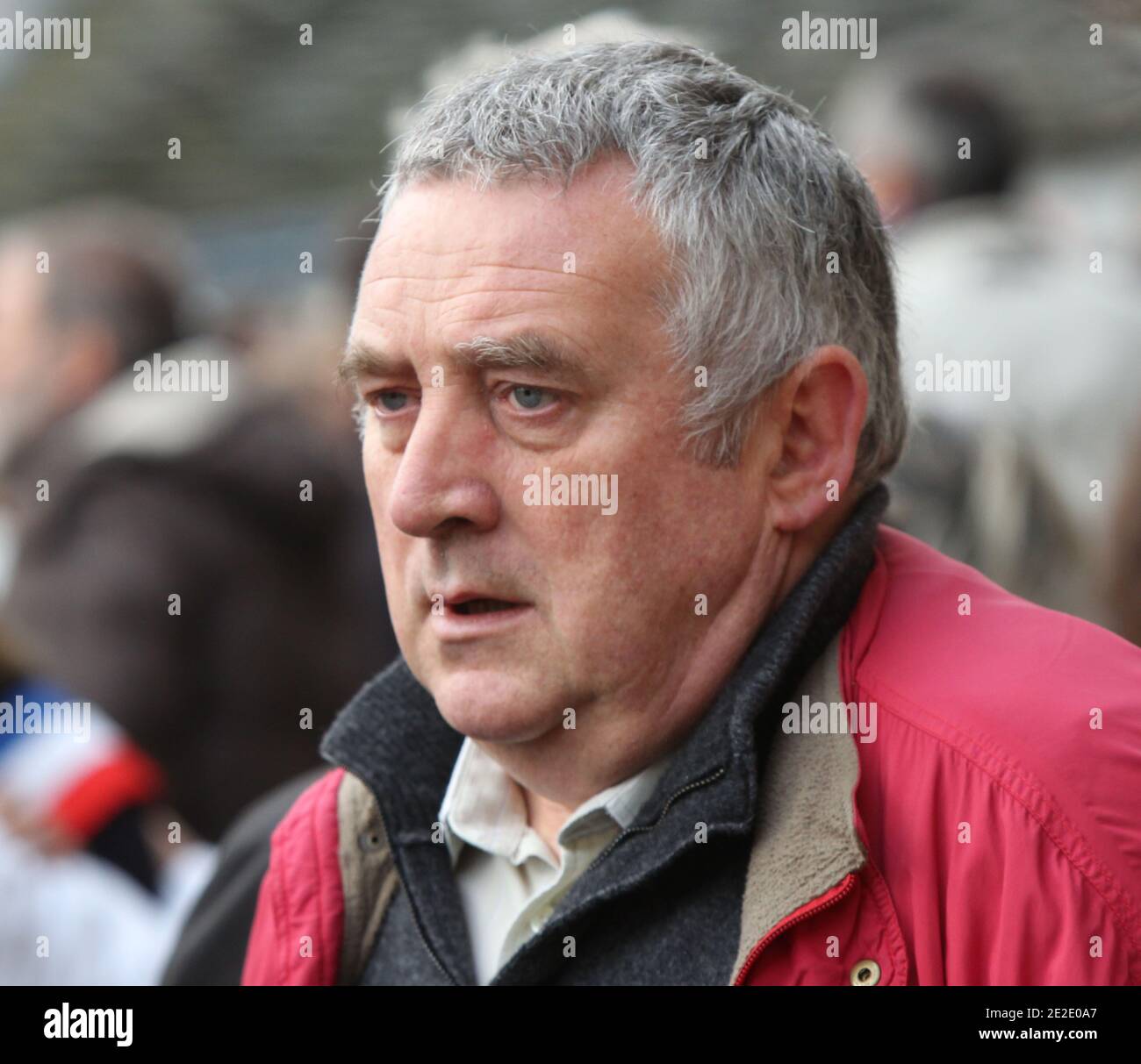 Philip Bauwenns, directeur du collège Cevenol lors de la Marche blanche à la mémoire de Agnes Marin collégienne de 13 ans, violée et assassinée le 16 novembre par un lycéen de son établissement. Le Chambon sur lignon 20 Novembre 2011. Foto di Vincent Dargent/ABACAPRESS.COM Foto Stock