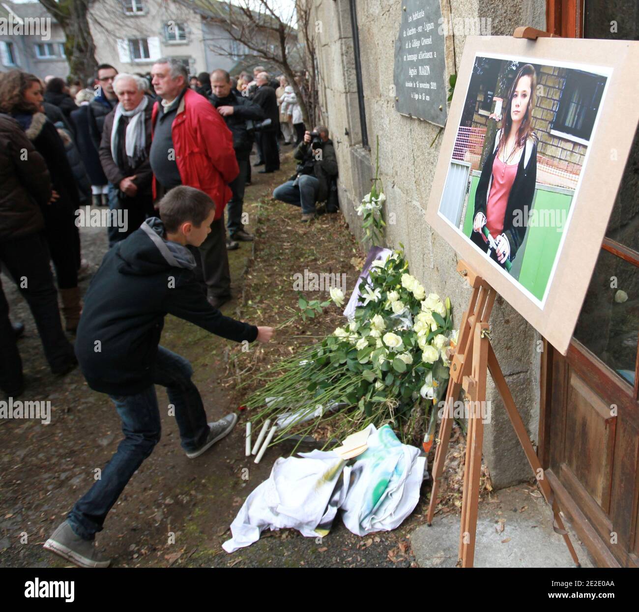 Marche blanche à la mémoire de Agnes Marin collégienne de 13 ans, violée et assassinée le 16 novembre par un lycéen de son établissement. Le Chambon sur lignon 20 Novembre 2011. Foto di Vincent Dargent/ABACAPRESS.COM Foto Stock