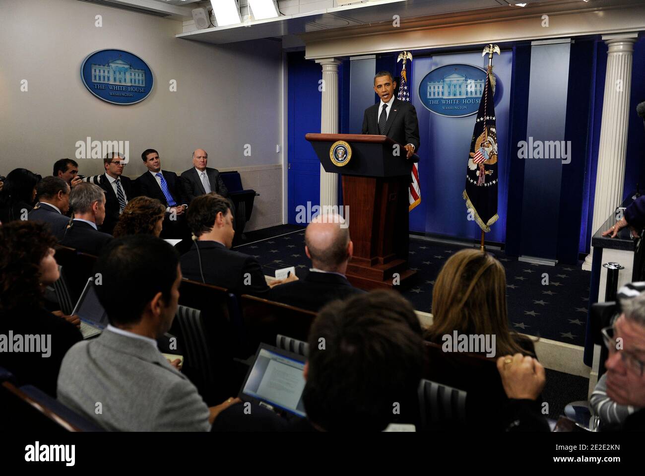 Il presidente degli Stati Uniti Barack Obama fa una dichiarazione riguardante il fallimento del Congresso 'super comitato di riduzione del deficit nella Brady Press Briefing Room della Casa Bianca a Washington il 21 novembre 2011. Obama ha accusato i repubblicani del fallimento del processo volto a tagliare 1.2 trilioni di dollari dal bilancio, ma ha invitato il Congresso a 'continuare a provare'. Foto di Roger L. Wollenberg/ABACAPRESS.COM Foto Stock