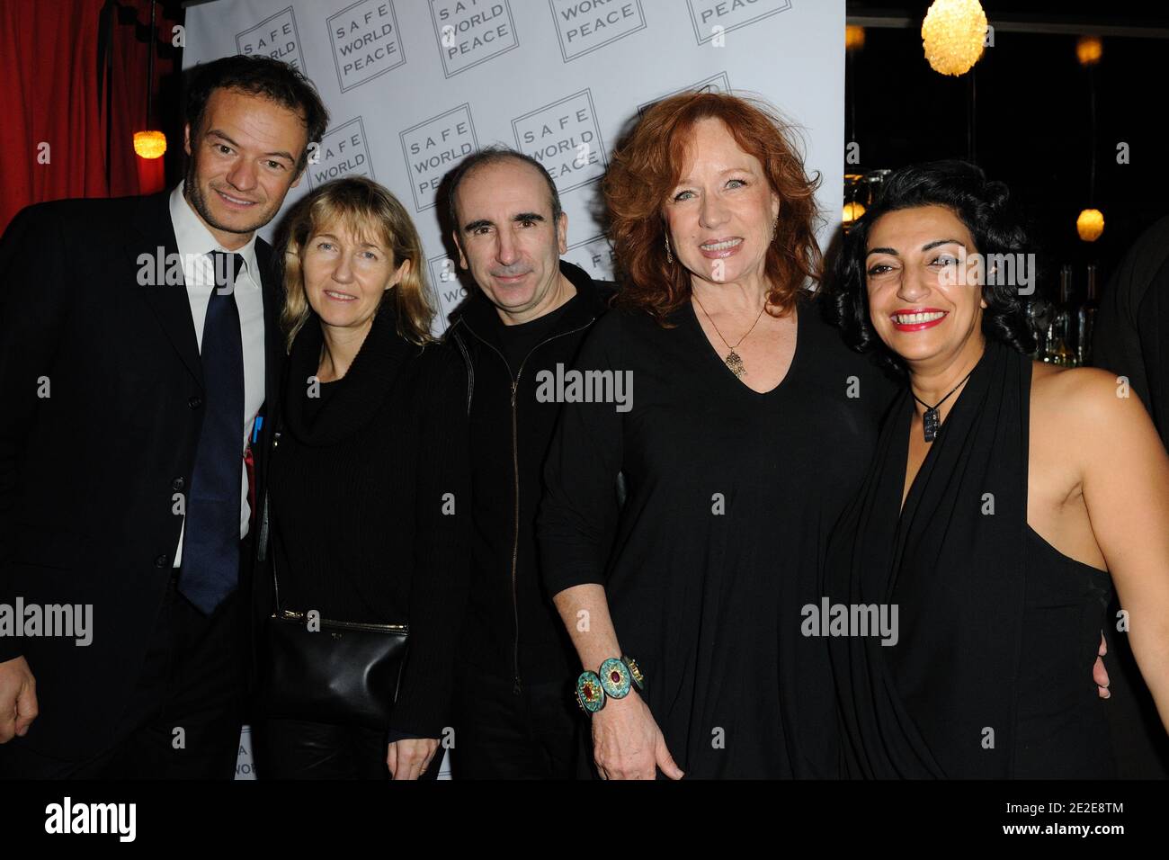 David-Herve Boutin, Philippe Harel e sua moglie, Eva Darlan, Fadia otto frequentando Aloe Blacc dopo lo spettacolo tenutosi nel Montana a Parigi, Francia, il 29,2011 novembre.Foto di Alban Wyters/ABACAPRESS.COM Foto Stock