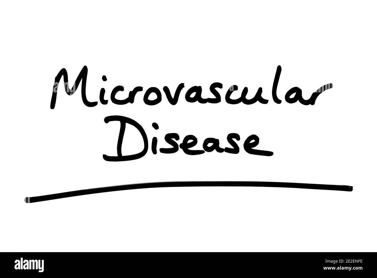 Malattia microvascolare, scritta a mano su sfondo bianco. Foto Stock