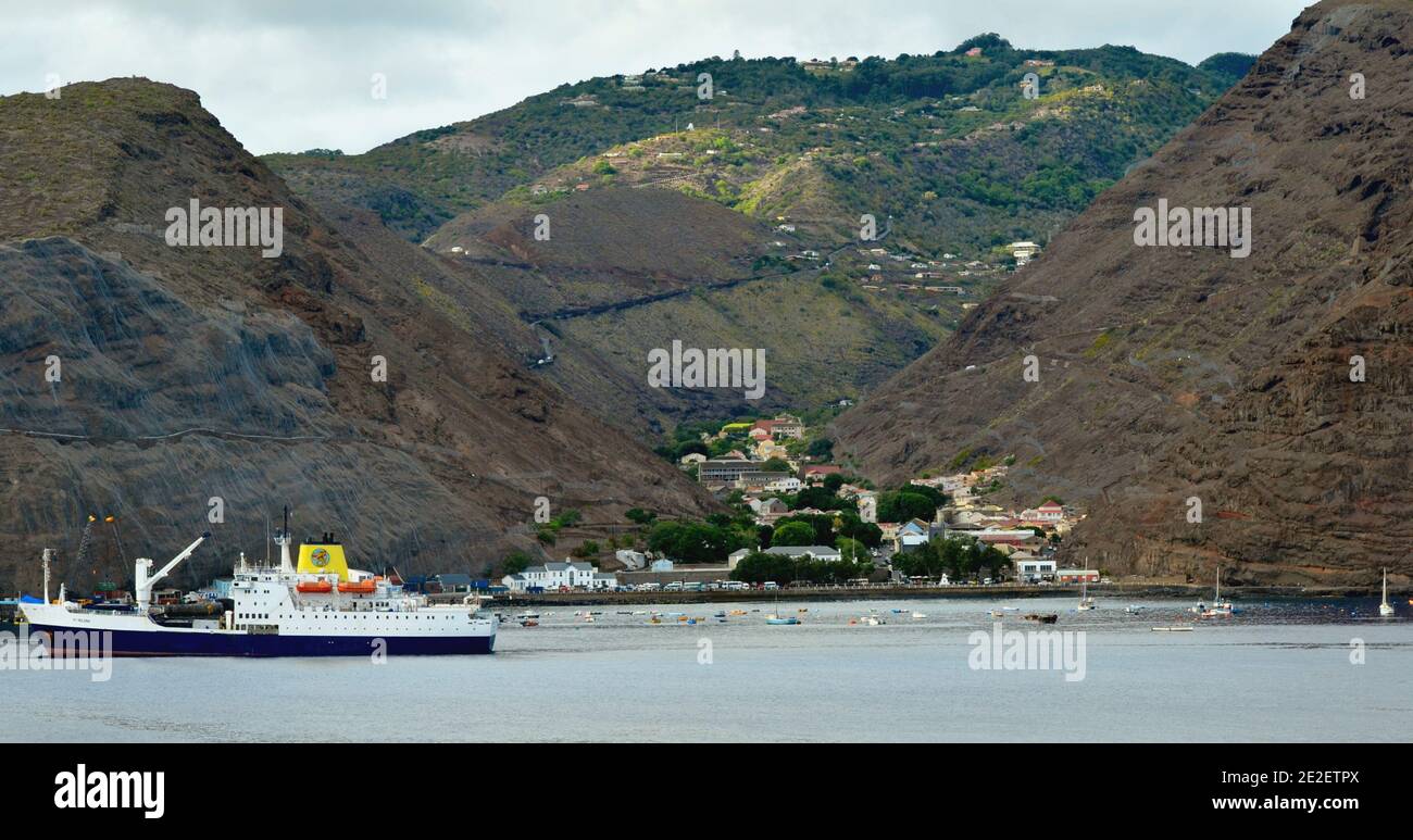 RMS Saint Helena on Anchor Off Jamestown, Saint Helena Foto Stock