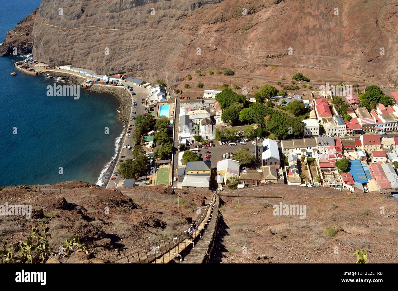 Vista di Jamestown e Jacobs Ladder sull'isola di Sant'Elena Foto Stock