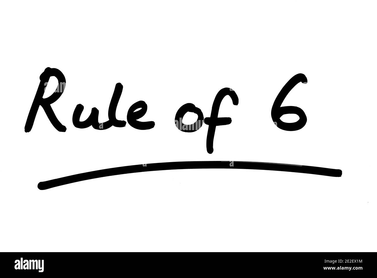 Regola di 6 manoscritta su sfondo bianco. Foto Stock
