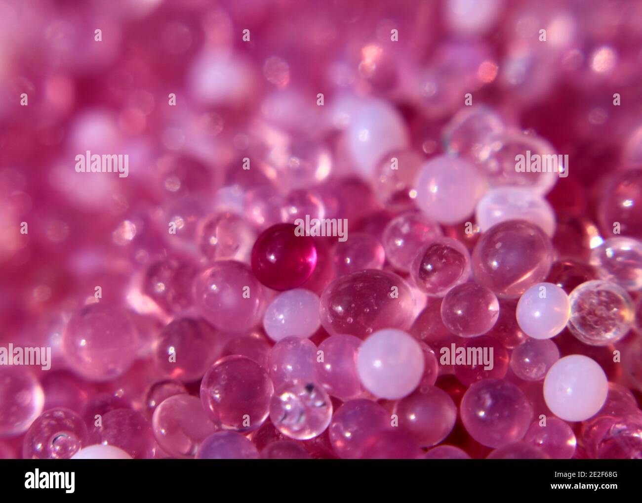 Colore rosa cristalli di gel di silice idrata Foto Stock