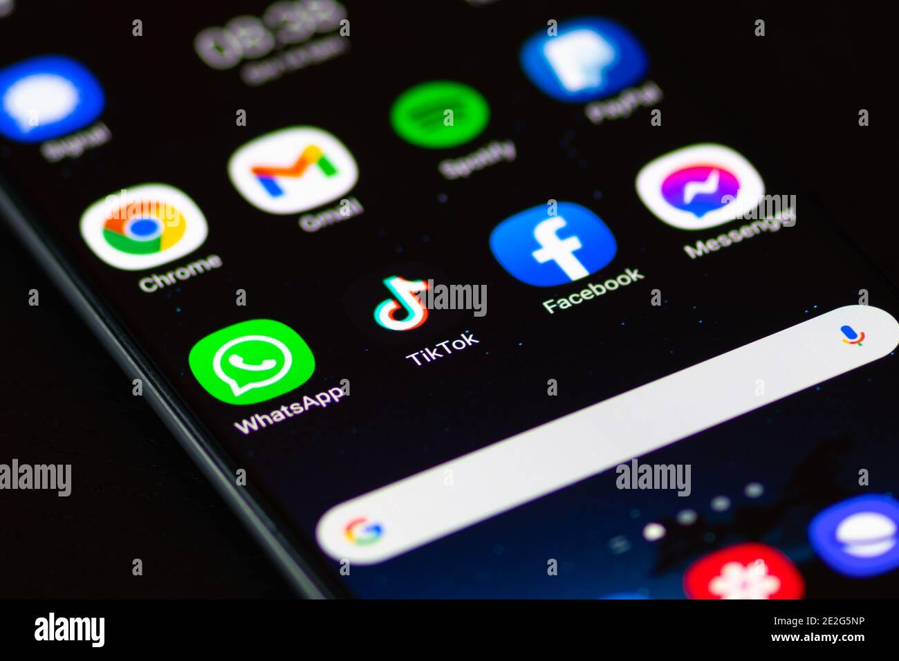 Logo TikTok, icona dell'app, logo visualizzato su uno smartphone Foto Stock