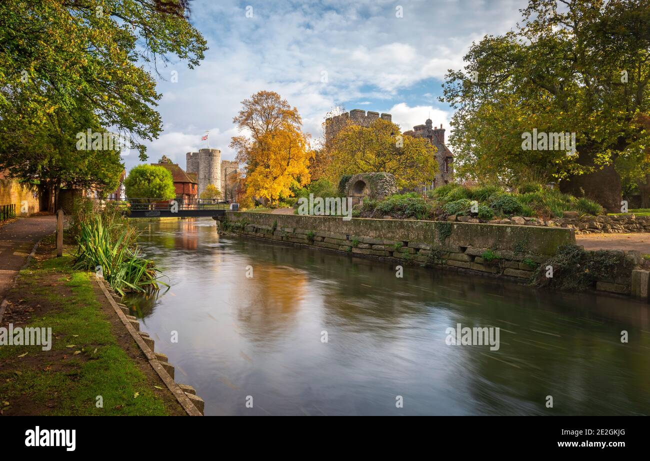 Colori autunnali nei giardini Westgate; un bel parco pubblico a Canterbury, Kent. Foto Stock