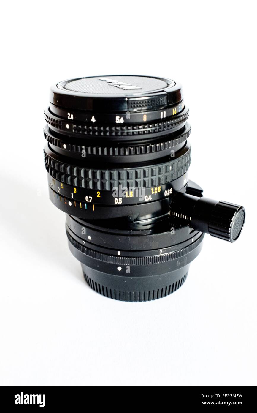 Nikon PC Nikkor 35mm (obiettivo con spostamento in prospettiva) Foto Stock