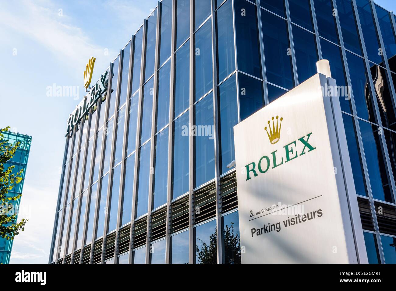 Cartello di benvenuto Rolex all'ingresso del parcheggio visitatori della  sede centrale svizzera degli orologi di lusso a Ginevra Foto stock - Alamy