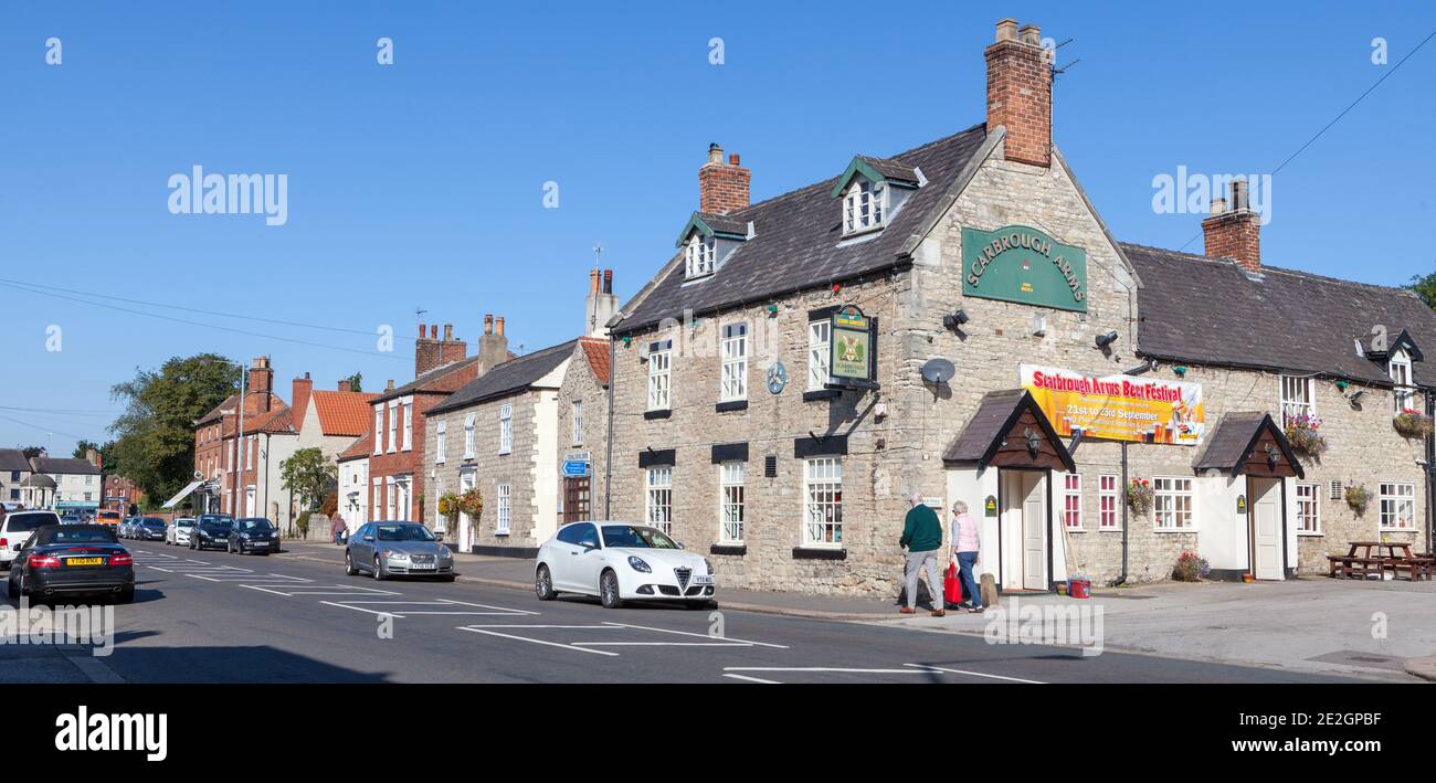Lo Scarbrough Arms, un pub tradizionale a Tickhill, nello Yorkshire del Sud Foto Stock