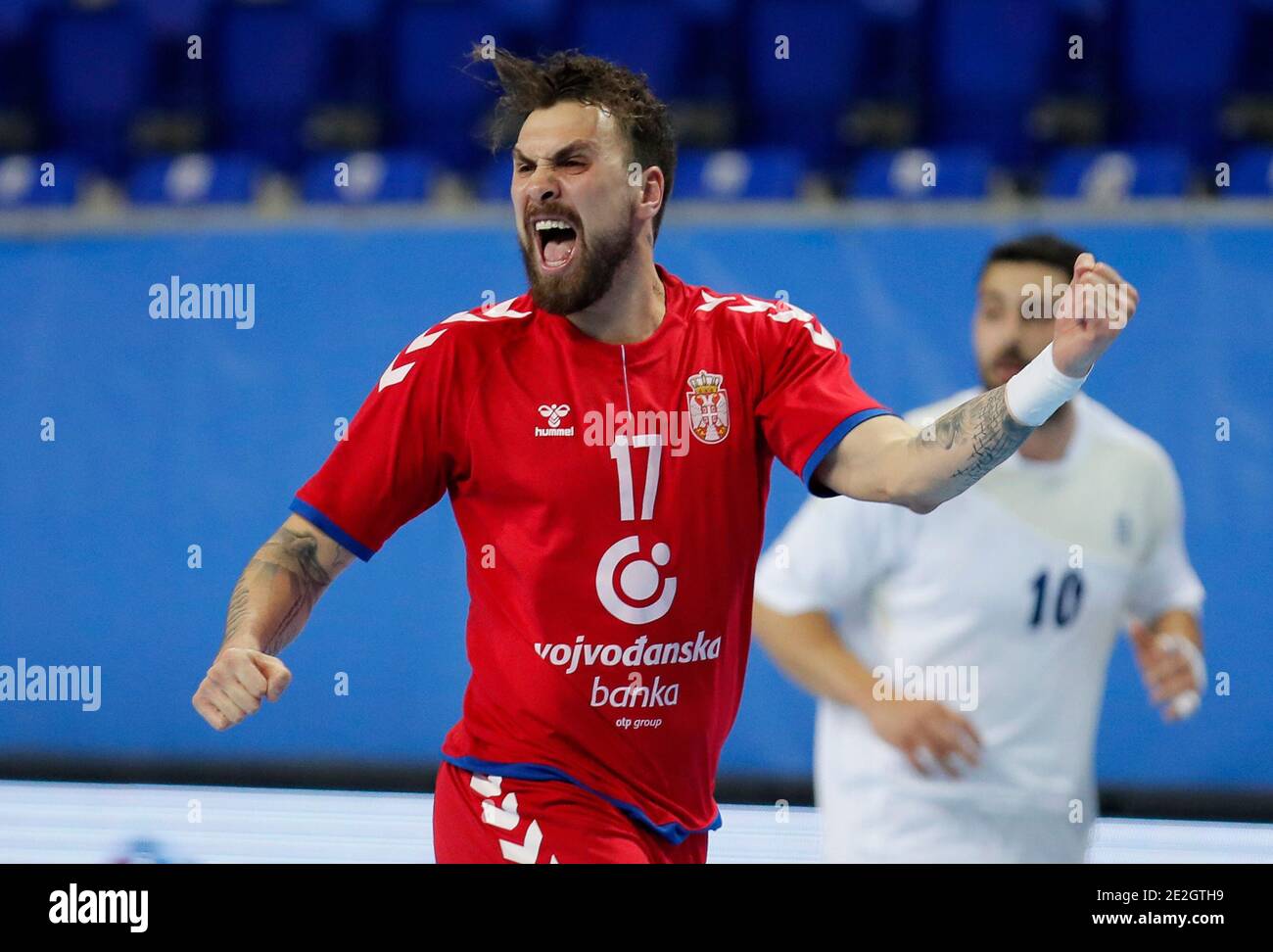Zrenjanin. 13 gennaio 2021. La Serbia Bogdan Radivojevic celebra un gol durante LA partita DI pallamano DI QUALIFICAZIONE EURO 2022 tra Serbia e Grecia a Zrenjanin, Serbia, il 13 gennaio 2021. Credit: Predrag Milosavljevic/Xinhua/Alamy Live News Foto Stock