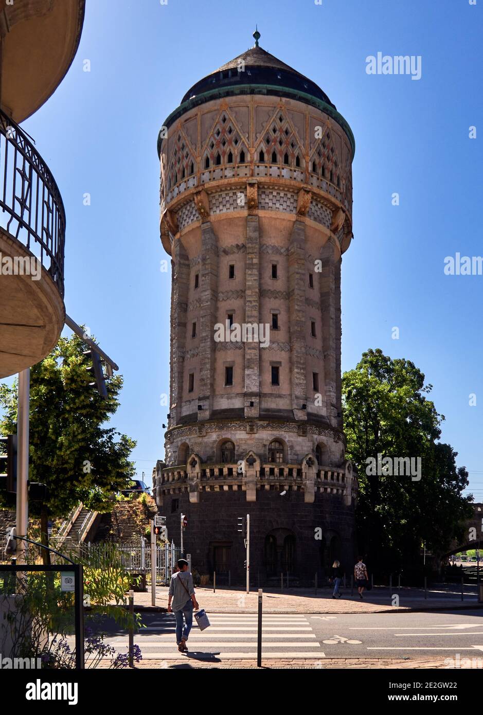 Francia, città di Metz, la torre dell'acqua, progettata contemporaneamente al grande complesso ferroviario, è stata utilizzata per fornire acqua alle locomotive a vapore di Th Foto Stock