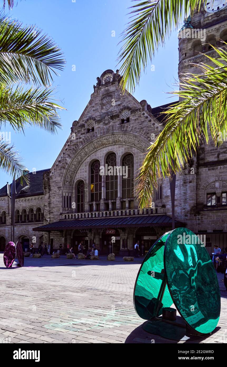 Francia, stazione ferroviaria della città di Metz. La stazione ferroviaria, commissionata da Wilhelm II e progettata dall'architetto Jürgen Kröger (Berlino), è stata costruita Foto Stock