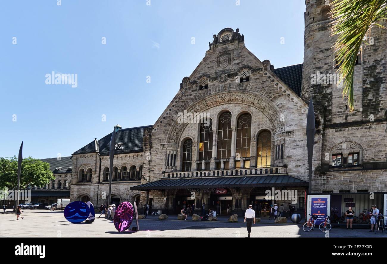 Francia, stazione ferroviaria della città di Metz. La stazione ferroviaria, commissionata da Wilhelm II e progettata dall'architetto Jürgen Kröger (Berlino), è stata costruita Foto Stock
