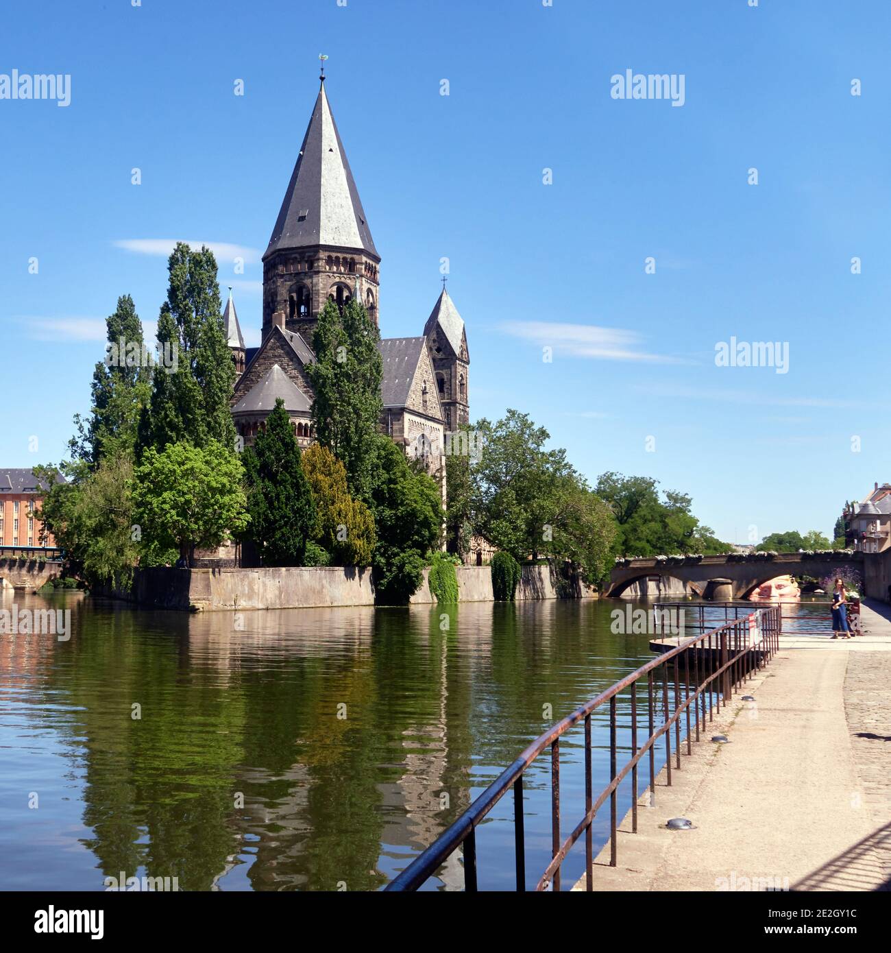 Francia, costruita dall'architetto Conrad Wahn. La sua architettura si ispira alla cattedrale di Speyer, con i suoi due campanili, il Tempio Neuf (in inglese Foto Stock