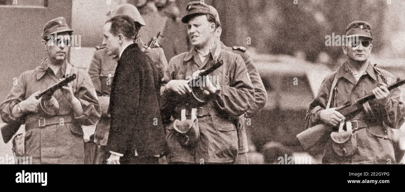 Inizio della costruzione del Muro di Berlino. Gruppi di combattimento della classe operaia della Germania orientale ('Betriebskampfgruppen') con armi sovietiche PPSh-41 a Bran Foto Stock