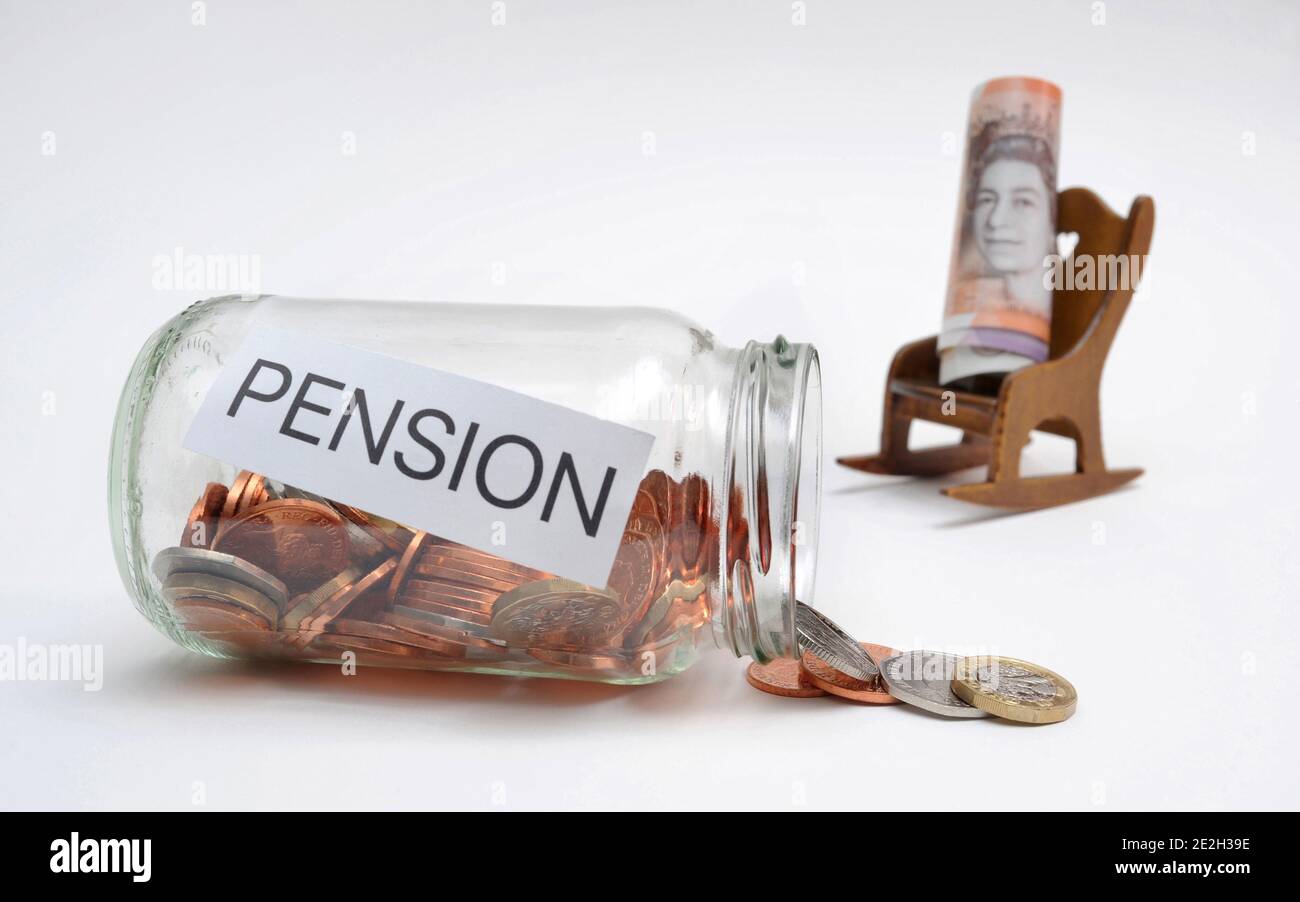 PENSIONE POT JAR CON SEDIA DONDOLO RE PENSIONI VECCHIAIA PREVIDENZA PENSIONE DI STATO ECC UK Foto Stock